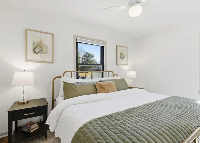 Spot-king Bed Near Expo, Tu, Dtwn Holiday home