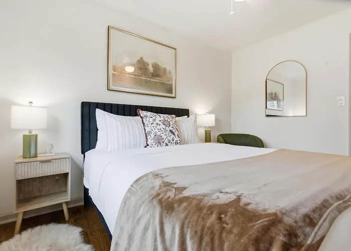 Holiday home Spot-king Bed Near Expo, Tu, Dtwn