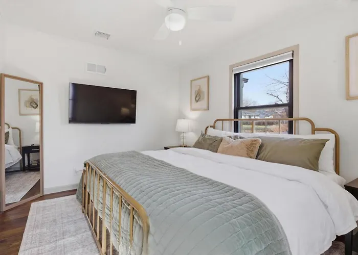Holiday home Spot-king Bed Near Expo, Tu, Dtwn