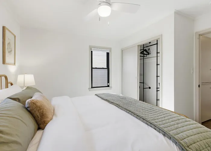 Spot-king Bed Near Expo, Tu, Dtwn *