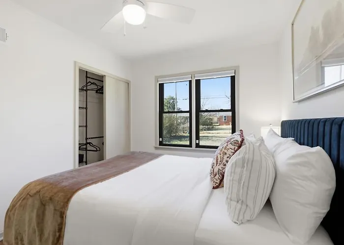 Spot-king Bed Near Expo, Tu, Dtwn Holiday home *